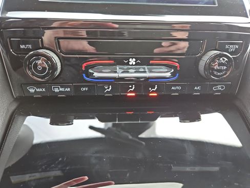 New 2025 Jeep Grand Cherokee L Laredo AWD/4WD image 28
