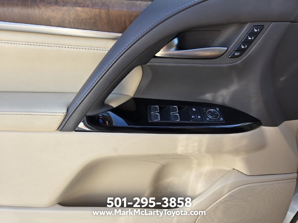 Used 2019 Lexus LX 570 4WD w/ Luxury Package image 29