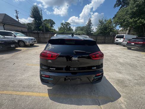 Used 2020 Kia Niro EX FWD image 5