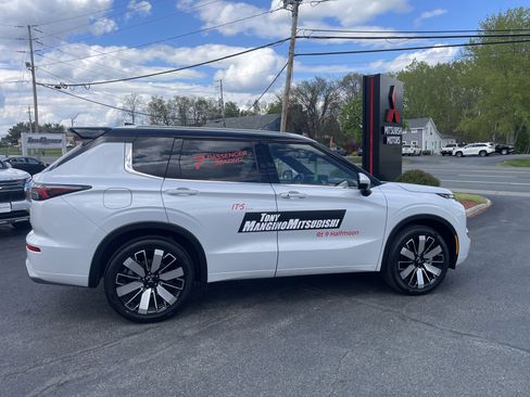 New 2026 Mitsubishi Outlander AWD image 8