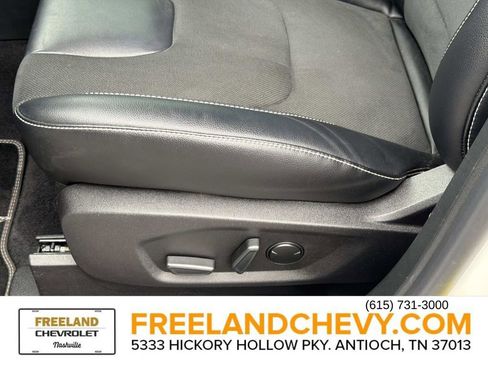 Used 2022 Ford Edge ST image 23