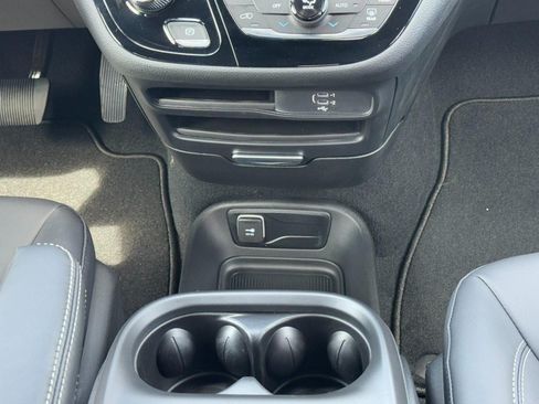 New 2026 Chrysler Pacifica Select AWD/4WD image 12