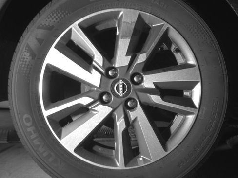 Used 2025 Nissan Versa SV FWD image 18