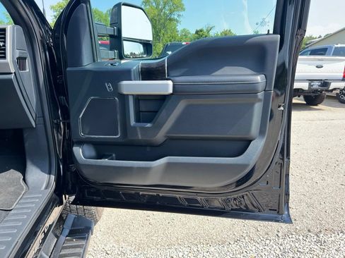 Used 2022 Ford F250 Lariat w/ Black Appearance Package AWD/4WD image 22