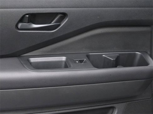 Used 2025 Nissan Pathfinder SV image 28