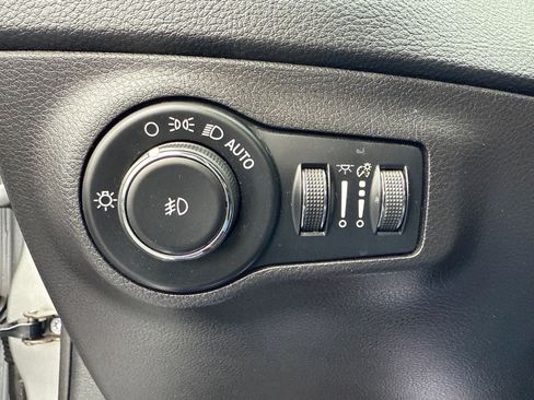 Used 2020 Jeep Compass Limited image 22