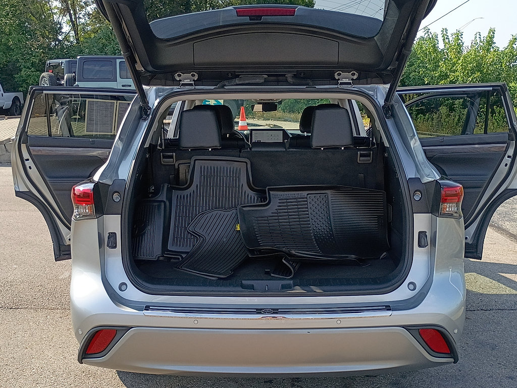 Used 2023 Toyota Highlander Platinum AWD/4WD image 15