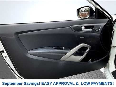 Used 2016 Hyundai Veloster Turbo FWD image 17
