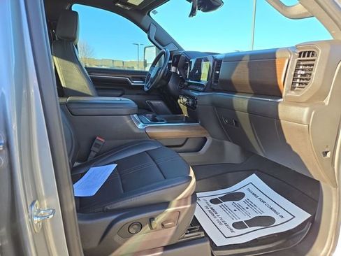 Used 2025 Chevrolet Silverado 3500 High Country w/ Technology Package image 41