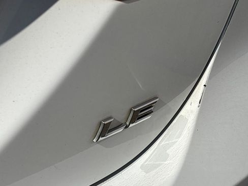 Used 2018 Toyota Camry LE image 28