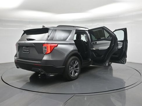 Certified 2023 Ford Explorer XLT w/ Equipment Group 202A RWD image 5