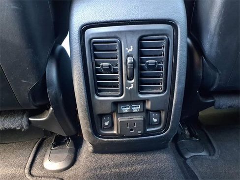 Used 2023 Dodge Durango GT image 11