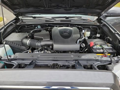 Used 2022 Toyota Tacoma SR5 image 32