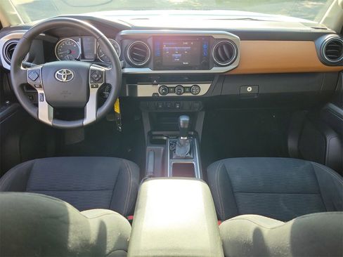 Used 2017 Toyota Tacoma SR5 w/ Tow Package image 12