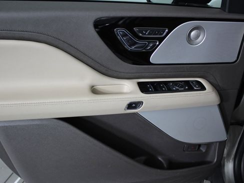 Used 2023 Lincoln Aviator Reserve w/ Equipment Group 201A image 12