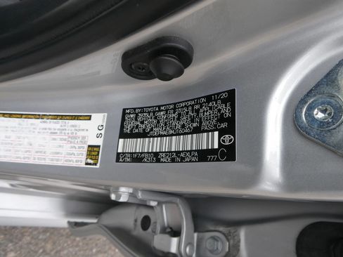 Used 2021 Toyota Corolla LE image 9