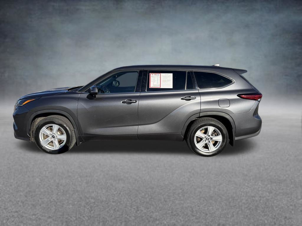Used 2021 Toyota Highlander LE AWD/4WD image 2