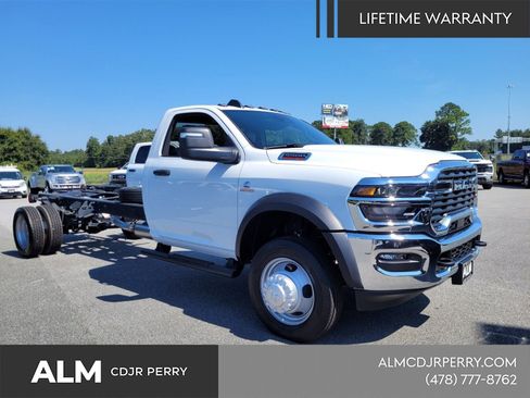 New 2025 RAM 5500 Tradesman AWD/4WD image 14