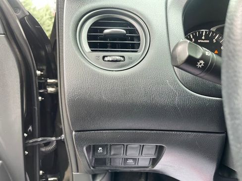Used 2017 Nissan Pathfinder S AWD/4WD image 11