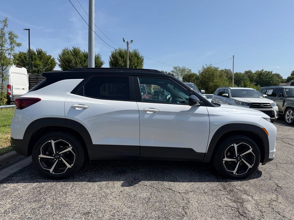 Used 2022 Chevrolet TrailBlazer RS w/ Sun and Liftgate Package AWD/4WD image 2