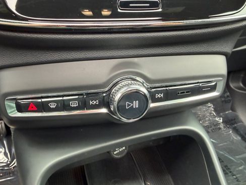 Used 2023 Volvo XC40 Recharge Plus AWD/4WD image 26