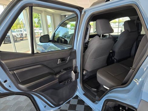Used 2025 Toyota 4Runner SR5 AWD/4WD image 34