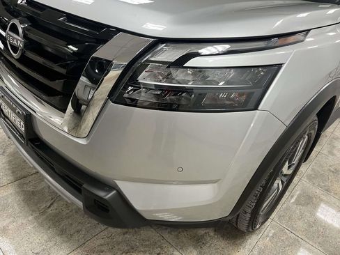 Used 2025 Nissan Pathfinder SL AWD/4WD image 9