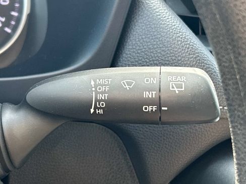 Used 2021 Toyota RAV4 LE AWD/4WD image 28