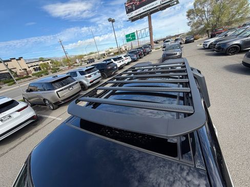 New 2026 Land Rover Defender 110 X-Dynamic SE image 9