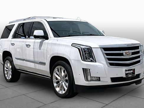 Used 2020 Cadillac Escalade Premium Luxury RWD image 3