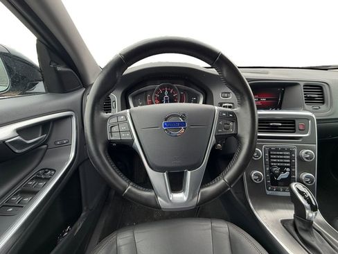 Used 2016 Volvo V60 T5 Cross Country Platinum image 13