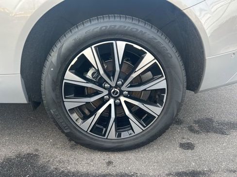 Certified 2025 Volvo XC60 B5 Plus AWD/4WD image 9