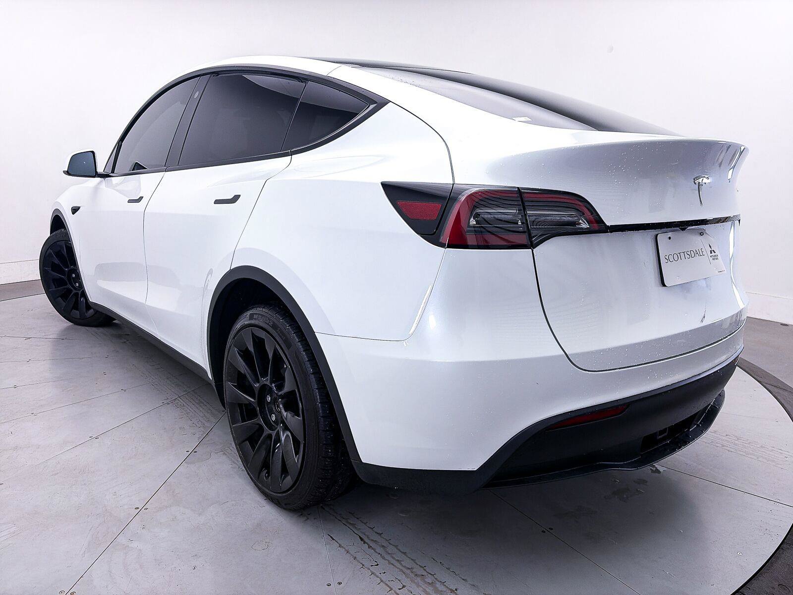 Used 2023 Tesla Model Y Long Range AWD/4WD image 2