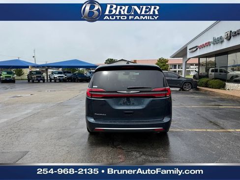 New 2025 Chrysler Pacifica Select image 6