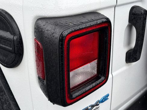Used 2023 Jeep Wrangler Unlimited w/ Cold Weather Group AWD/4WD image 21