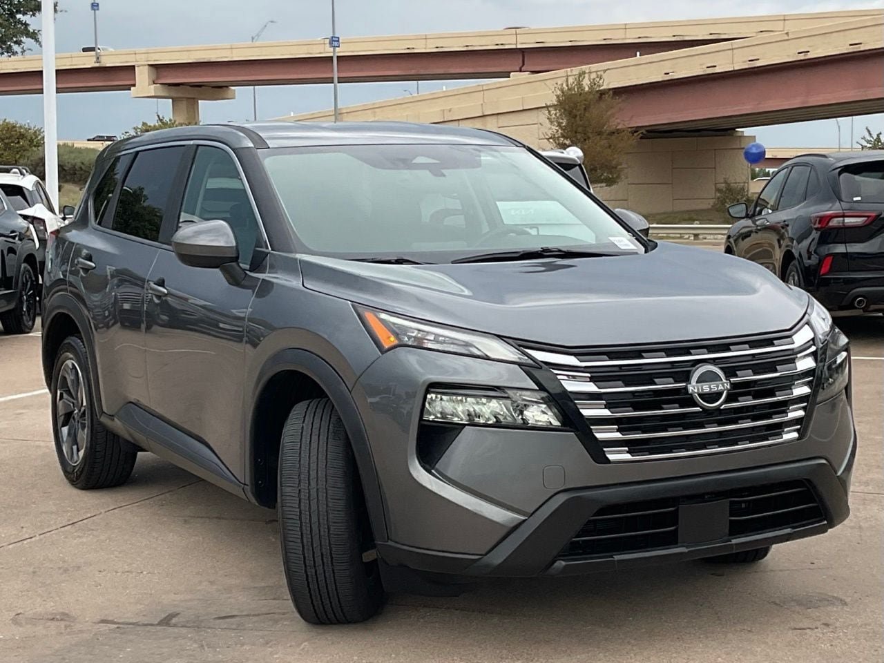 Used 2025 Nissan Rogue SV FWD image 3