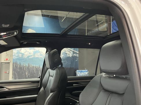 New 2026 Jeep Grand Wagoneer L 4WD w/ Premium Group I image 22