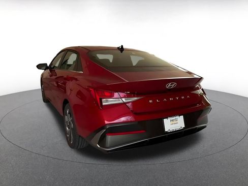 Used 2025 Hyundai Elantra SEL FWD image 10