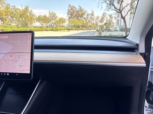Used 2020 Tesla Model 3 Standard Range Plus RWD image 16