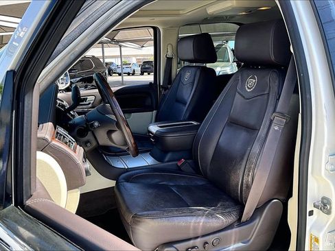 Used 2014 Cadillac Escalade Platinum image 36