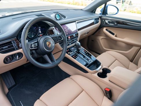 New 2026 Porsche Macan image 4