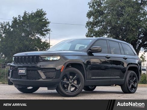Used 2024 Jeep Grand Cherokee Altitude image 1