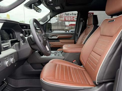 Used 2026 GMC Sierra 2500 Denali Ultimate AWD/4WD image 8