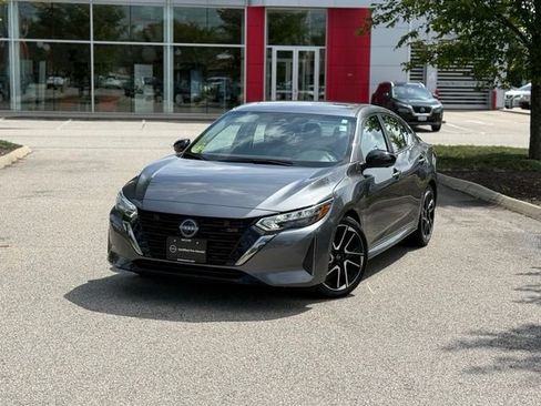 Used 2025 Nissan Sentra SR w/ SR Premium Package FWD image 2