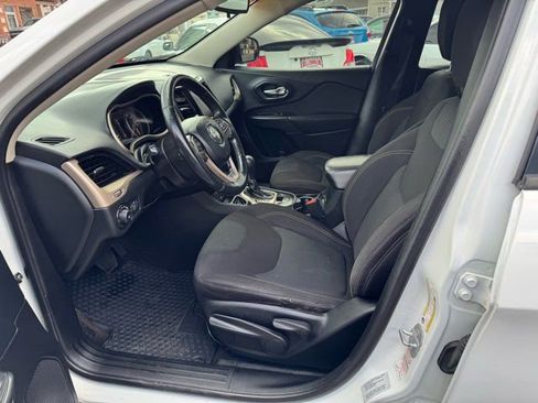 Used 2016 Jeep Cherokee Latitude w/ Cold Weather Group image 13