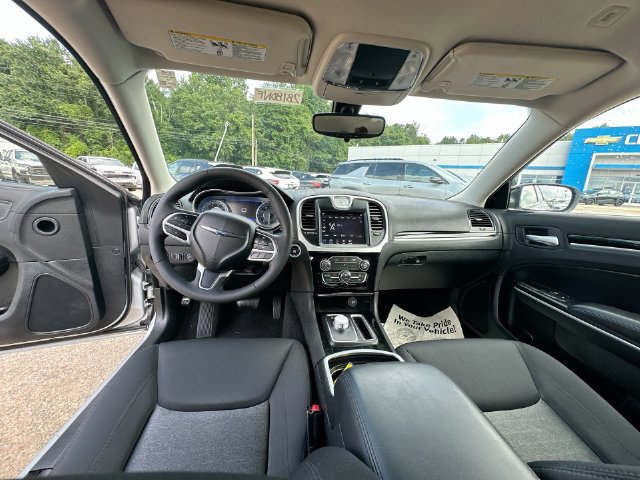 Used 2023 Chrysler 300 Touring w/ Sport Appearance Package RWD image 23