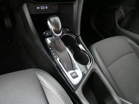Used 2020 Buick Encore GX Preferred w/ Cold Weather Comfort Package FWD image 24