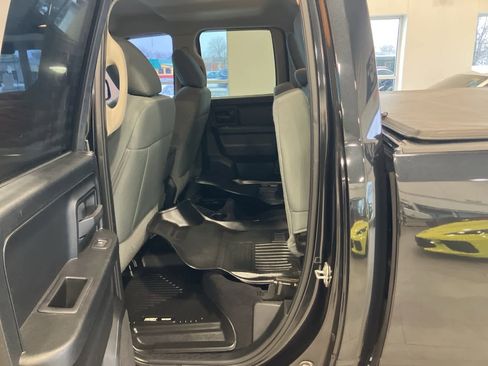 Used 2017 RAM 1500 Express w/ Black Ram 1500 Express Group image 24