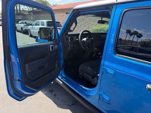 Used 2023 Jeep Wrangler Unlimited AWD/4WD image 18