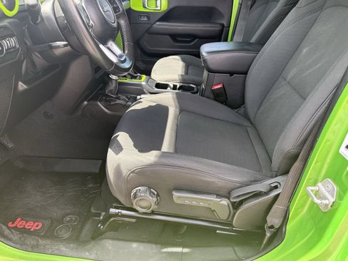 Used 2019 Jeep Wrangler Unlimited Sahara AWD/4WD image 12